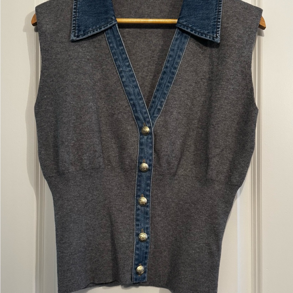 Commense Stylish Gray Sleeveless Top with Denim Accents. Sz M.